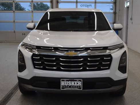 Used 2025 Chevrolet Equinox LT AWD/4WD image 3
