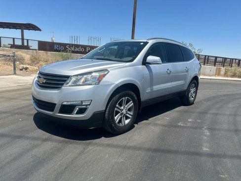 Used 2017 Chevrolet Traverse LT FWD image 1