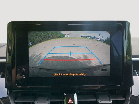 Used 2025 Toyota Corolla LE FWD image 28