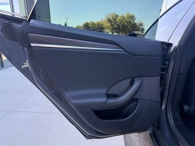 Used 2022 Tesla Model S AWD/4WD image 19