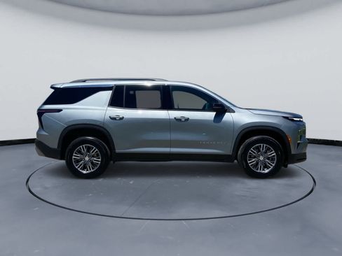 Used 2026 Chevrolet Traverse LT AWD/4WD image 9