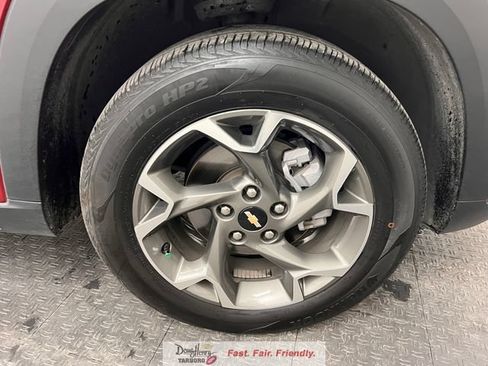 Used 2025 Chevrolet Trax LT w/ LT Convenience Package FWD image 20