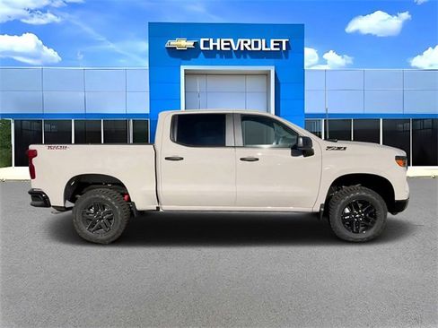 New 2026 Chevrolet Silverado 1500 Custom Trail Boss w/ LPO, Dark Essentials Package image 2