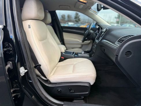 Used 2018 Chrysler 300 Touring L image 23