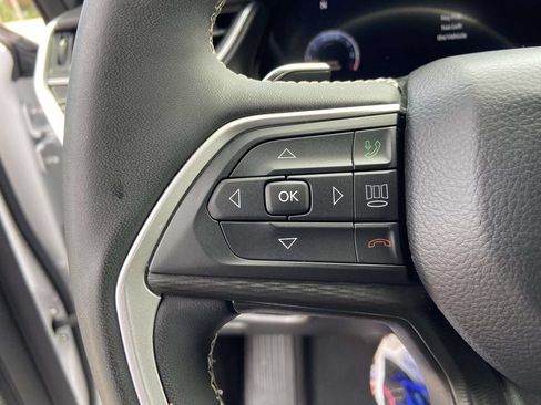 Used 2023 Jeep Grand Cherokee Altitude AWD/4WD image 27