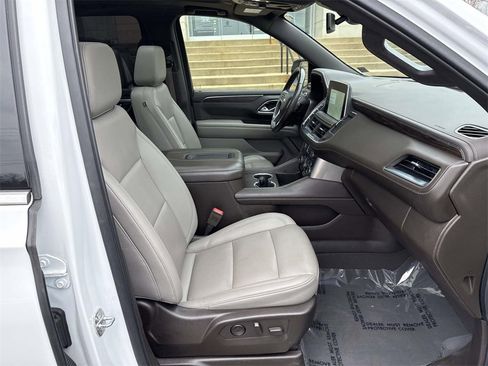 Used 2022 Chevrolet Suburban LT w/ LT Signature Package image 11