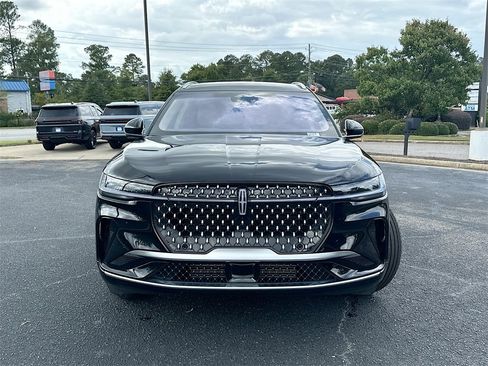 Used 2024 Lincoln Nautilus Reserve image 5