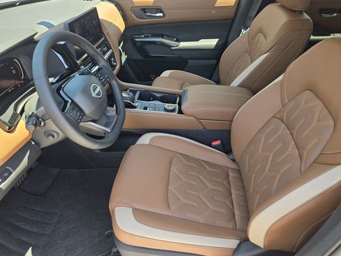 New 2026 Nissan Pathfinder Platinum AWD/4WD image 11