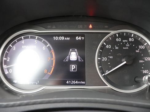 Used 2024 Nissan Versa SR FWD image 24