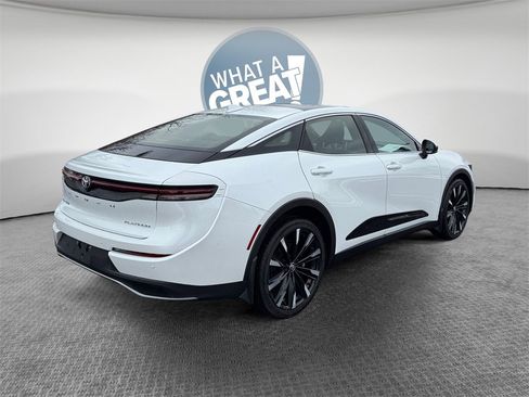 Used 2024 Toyota Crown Platinum image 3