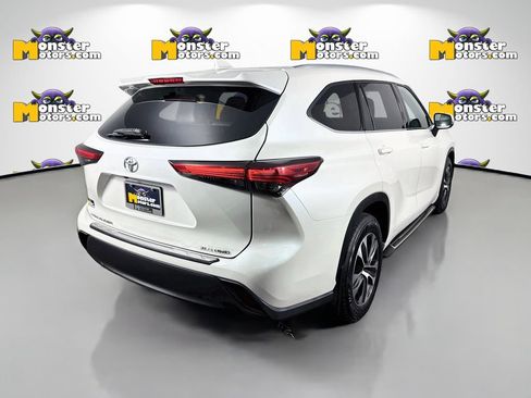 Used 2020 Toyota Highlander XLE AWD/4WD image 5