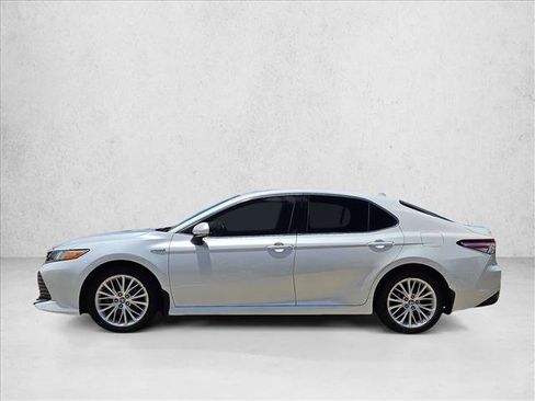 Used 2020 Toyota Camry XLE FWD image 9