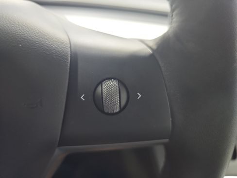 Used 2021 Tesla Model Y Performance AWD/4WD image 18