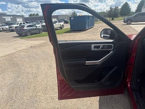 Used 2021 Ford Explorer XLT w/ Equipment Group 202A AWD/4WD image 23