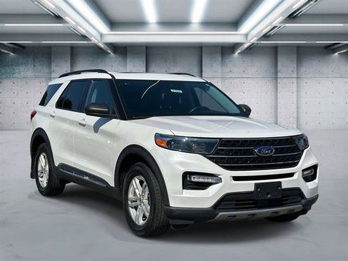 Used 2023 Ford Explorer XLT w/ Equipment Group 202A AWD/4WD image 23