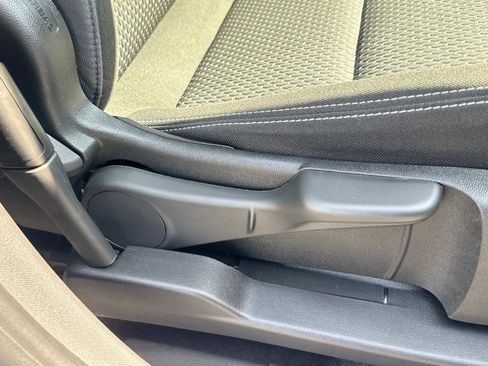 Used 2024 GMC Terrain SLE image 26