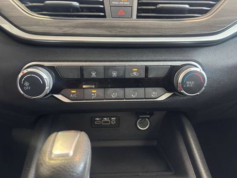 Used 2025 Nissan Altima 2.5 SV FWD image 17