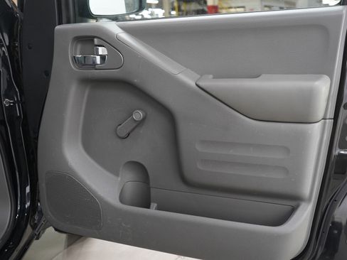 Used 2019 Nissan Frontier S RWD image 9