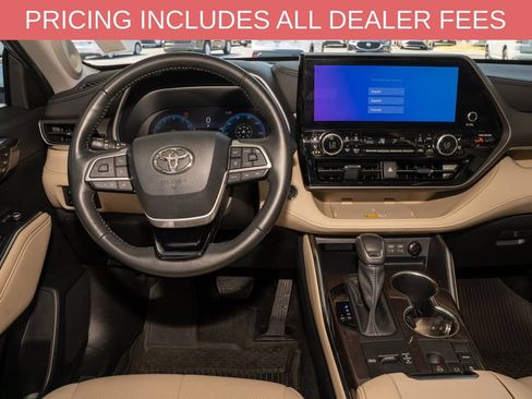 Used 2023 Toyota Highlander Limited FWD image 7