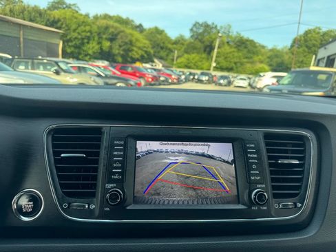 Used 2019 Kia Sedona EX FWD image 17
