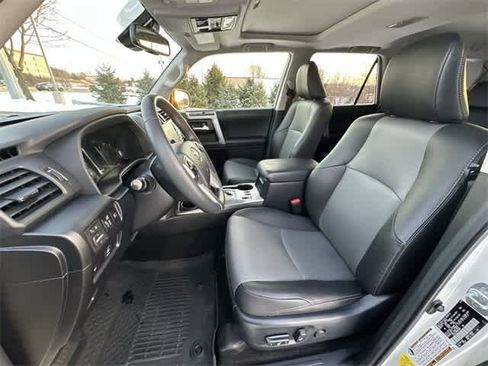Used 2021 Toyota 4Runner SR5 Premium image 17