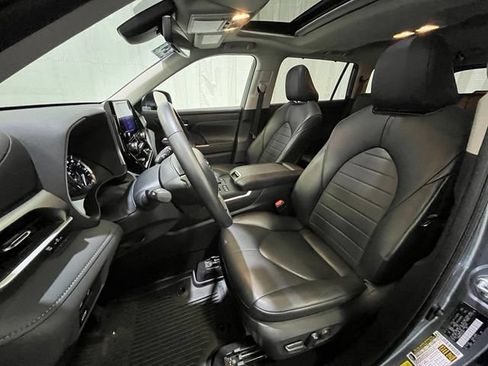 Certified 2024 Toyota Highlander XLE AWD/4WD image 10