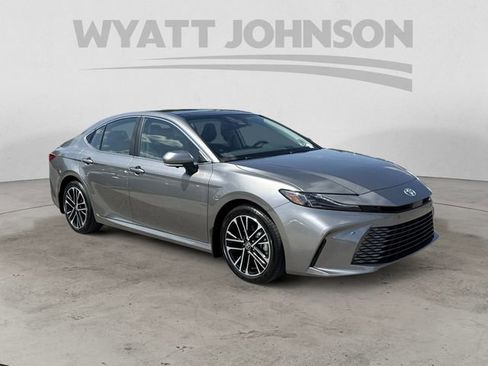 Used 2025 Toyota Camry XLE w/ Premium Plus Package FWD image 7