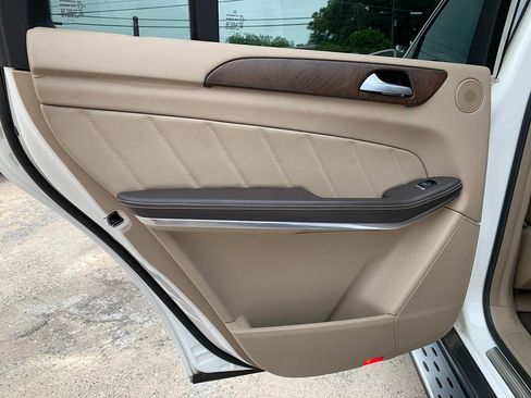 Used 2014 Mercedes-Benz GL 450 4MATIC image 31