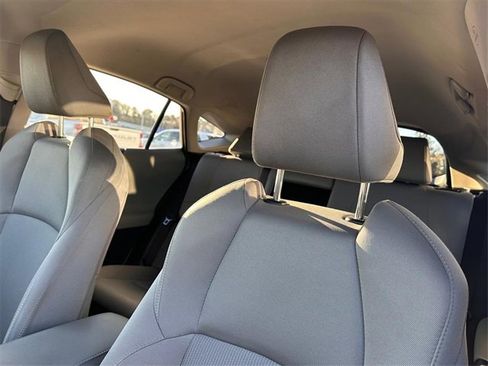 Certified 2022 Toyota Venza LE image 15