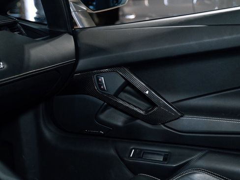 Used 2014 Lamborghini Aventador LP 700-4 image 40