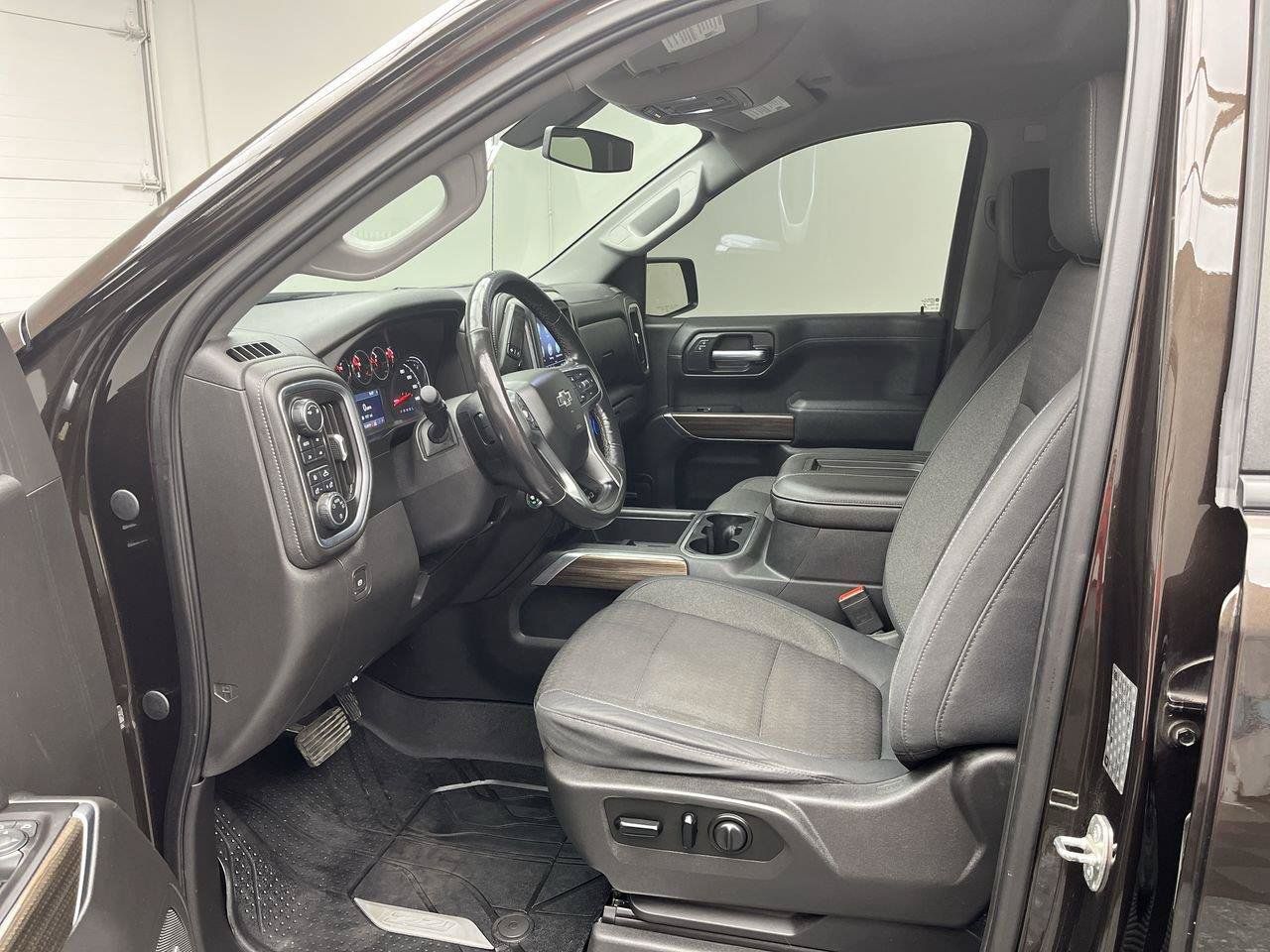 Used 2019 Chevrolet Silverado 1500 RST AWD/4WD image 3