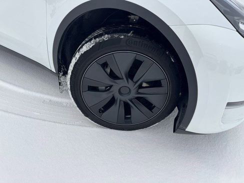 Used 2025 Tesla Model Y Long Range image 31