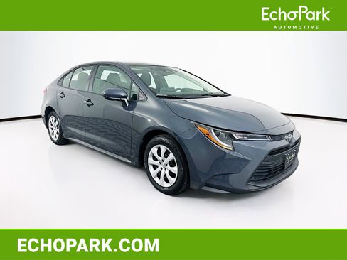 Used 2025 Toyota Corolla LE image 1
