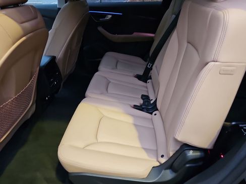 Certified 2025 Audi Q7 2.0T Premium w/ Convenience Plus Package image 13