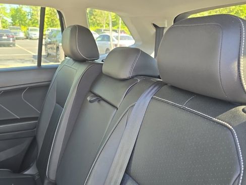 Used 2023 Volkswagen Tiguan SE image 18