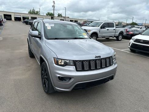 Used 2019 Jeep Grand Cherokee Altitude AWD/4WD image 23