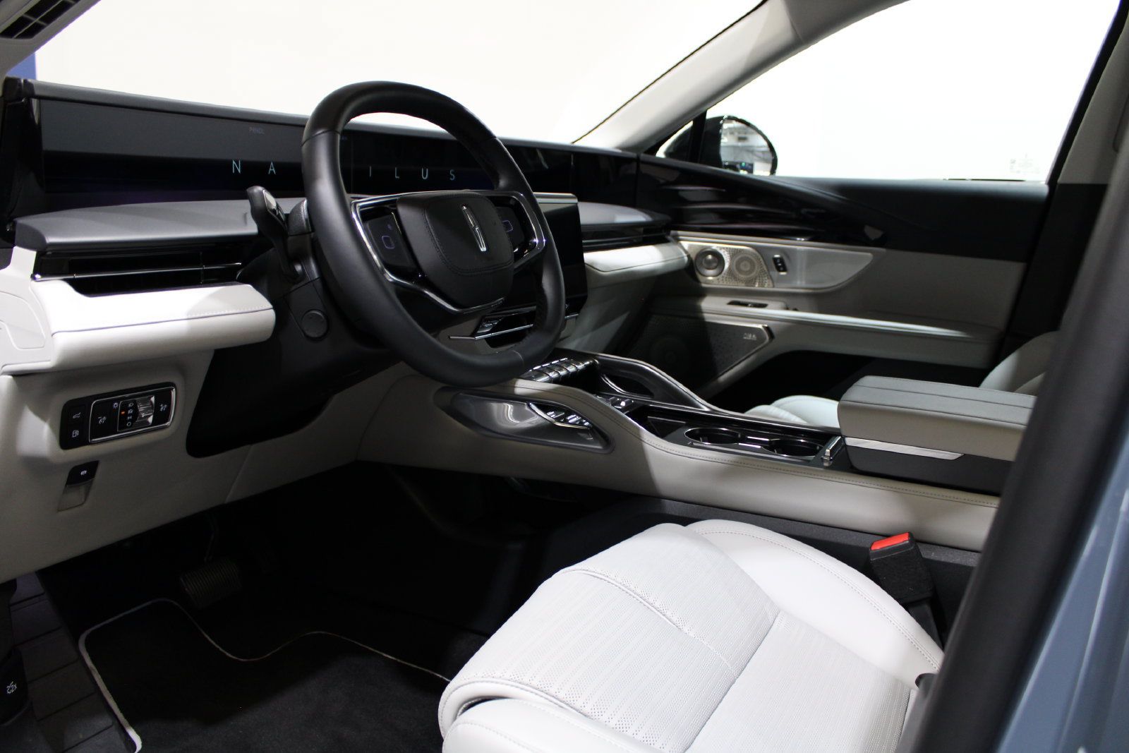 Used 2026 Lincoln Nautilus Reserve AWD/4WD image 19