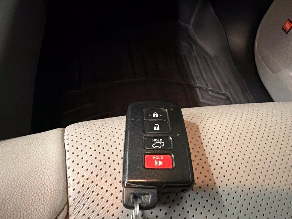 Used 2015 Toyota Highlander Limited AWD/4WD image 42