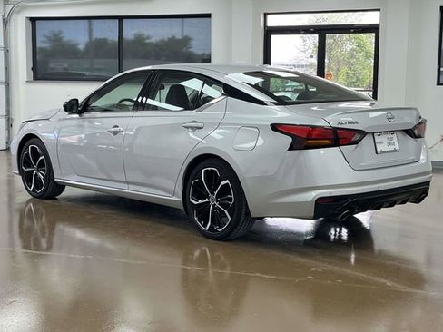 Used 2024 Nissan Altima 2.5 SR FWD image 8