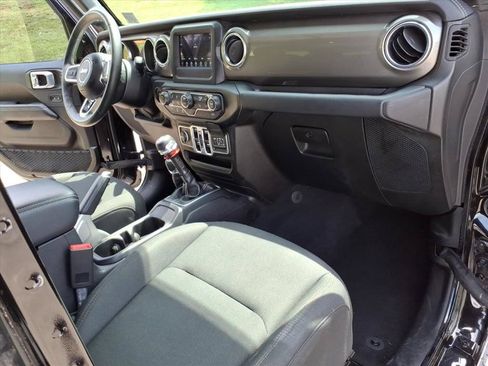 Used 2018 Jeep Wrangler Unlimited Sahara w/ LED Lighting Group AWD/4WD image 16