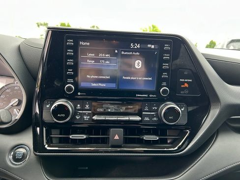 Used 2022 Toyota Highlander XSE FWD image 16