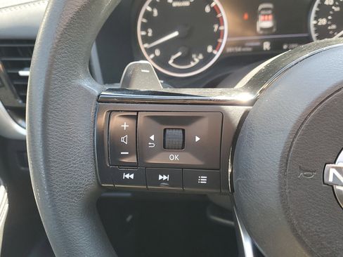 Used 2023 Nissan Rogue SV image 24