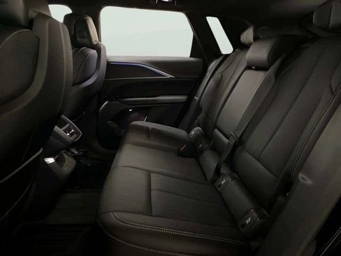 Used 2025 Cadillac Lyriq Luxury RWD image 21