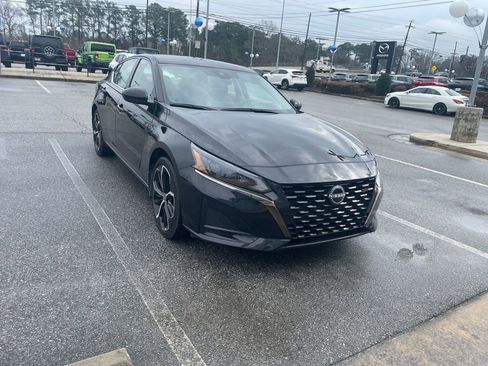 Used 2025 Nissan Altima 2.5 SR image 3