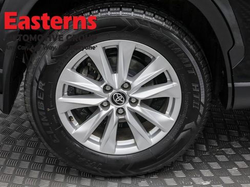 Used 2022 Toyota Corolla Cross LE image 28