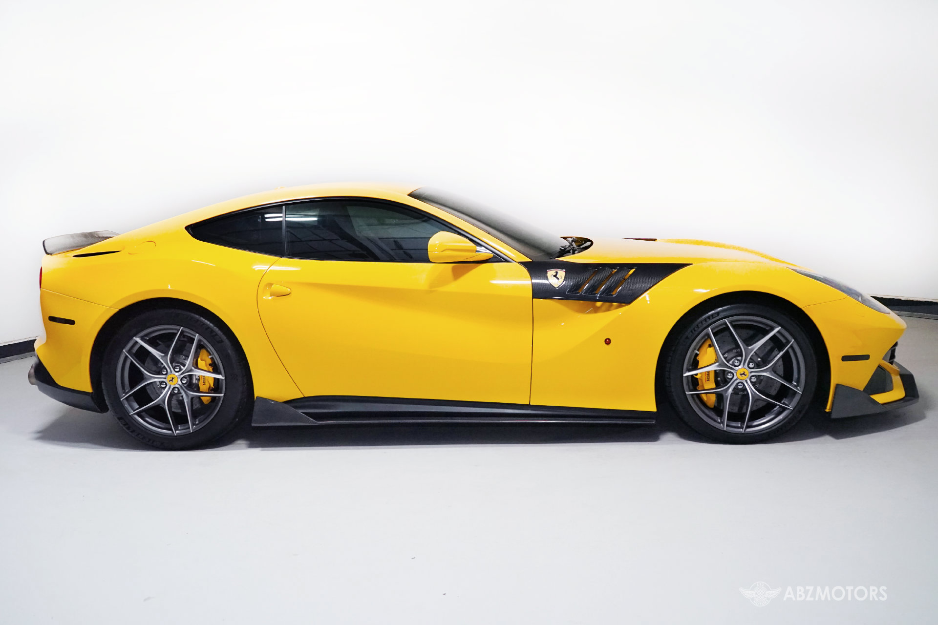 Used 2015 Ferrari F12 Berlinetta RWD image 3