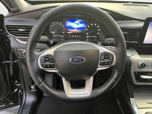 Used 2022 Ford Explorer XLT w/ Equipment Group 202A image 13