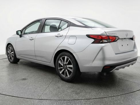 Used 2025 Nissan Versa SV image 6