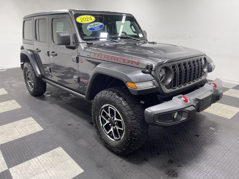 Used 2024 Jeep Wrangler Unlimited Rubicon AWD/4WD image 6