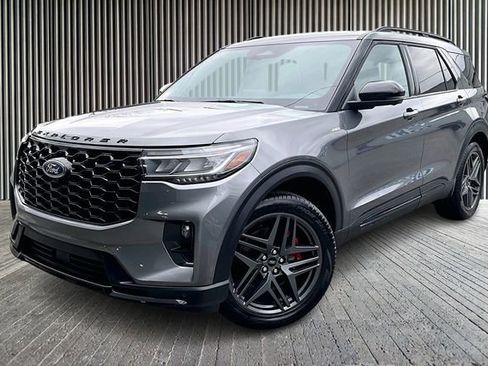 Used 2025 Ford Explorer ST-Line image 1